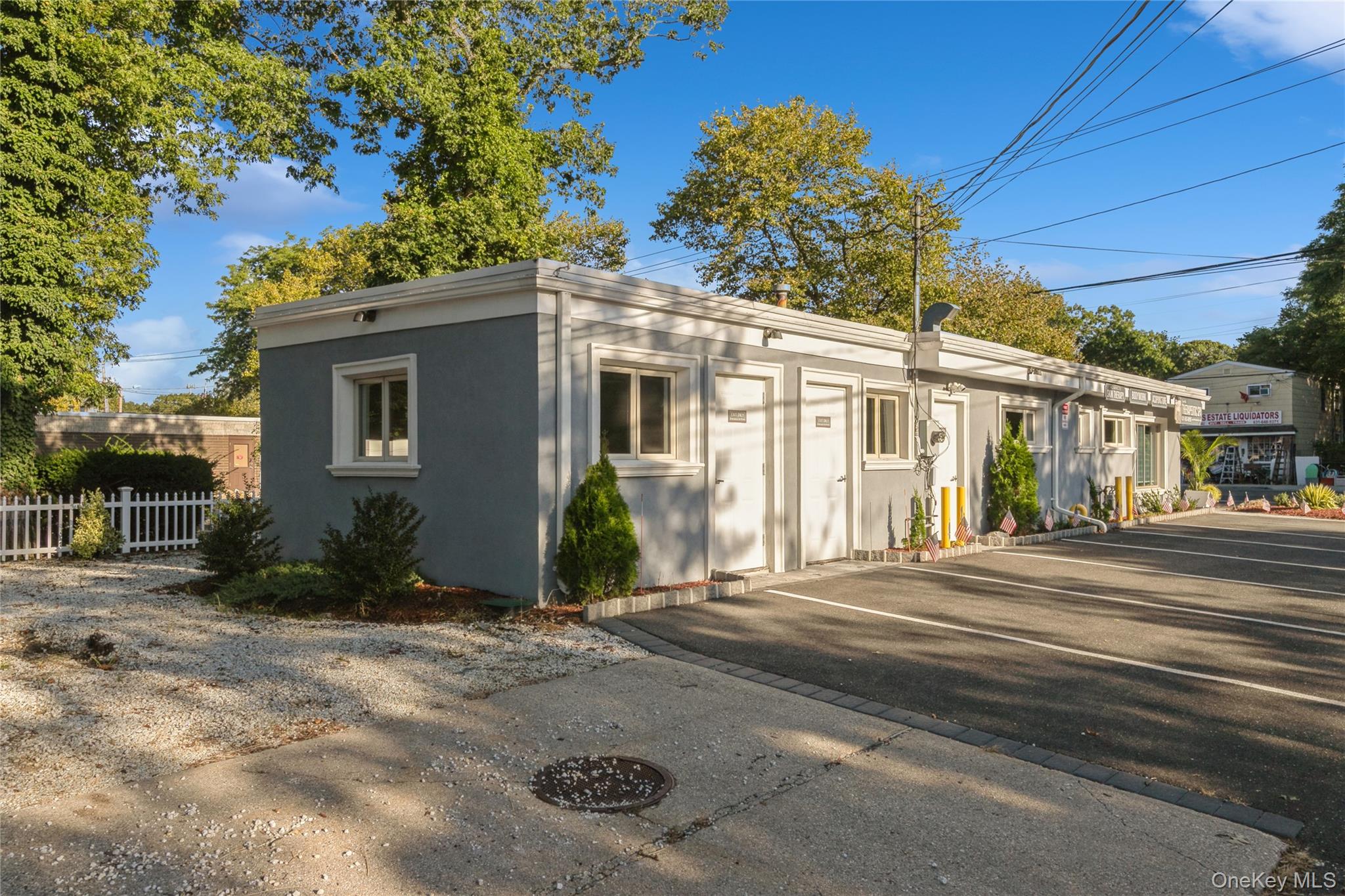 1420 Montauk Highway, Oakdale, NY 11769
