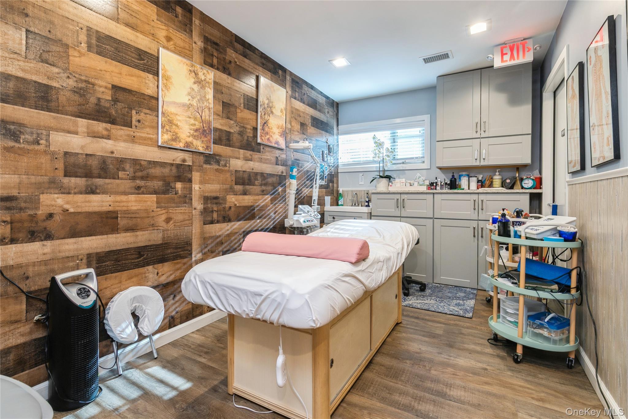 1420 Montauk Highway, Oakdale, NY 11769