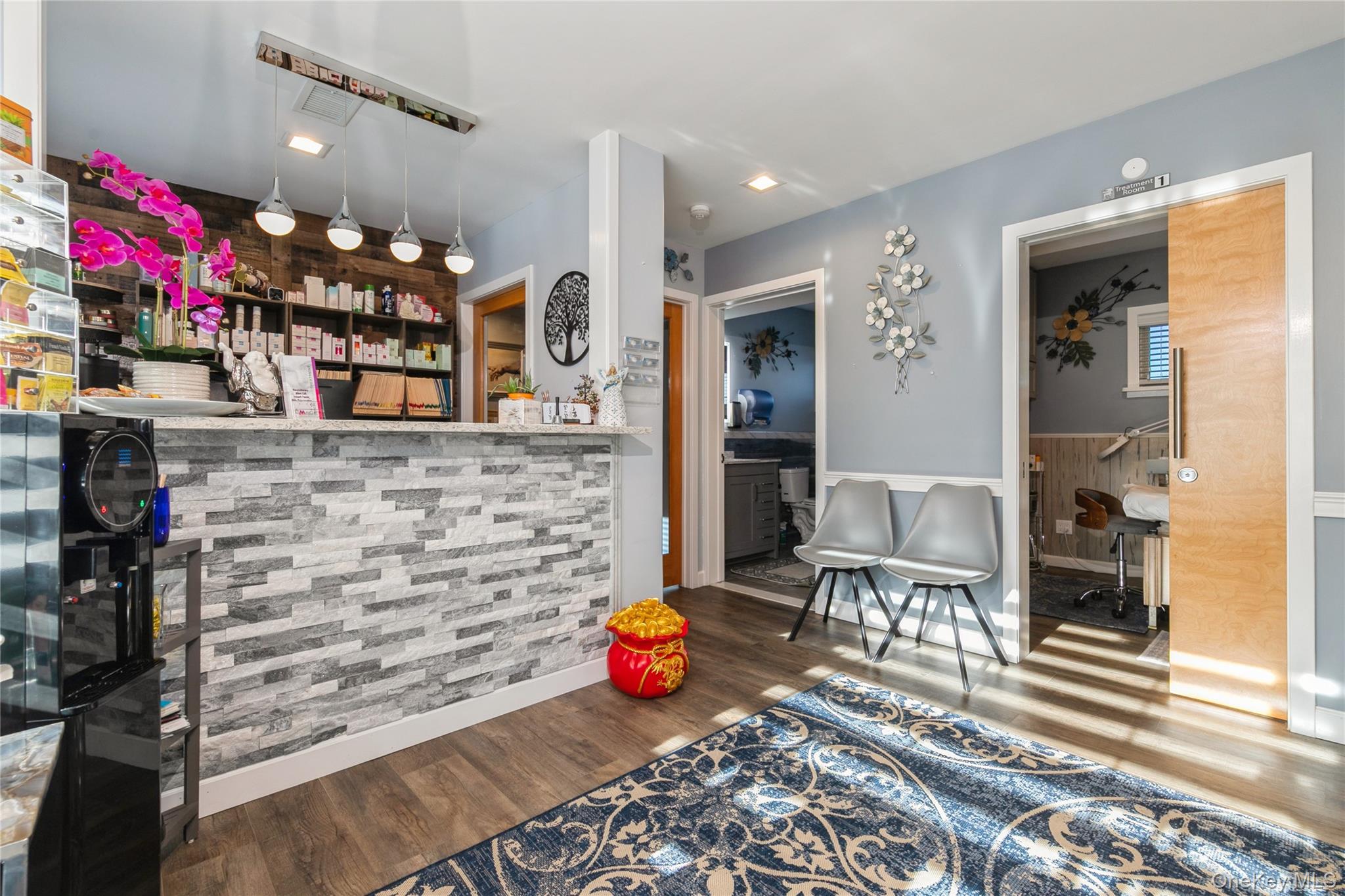 1420 Montauk Highway, Oakdale, NY 11769