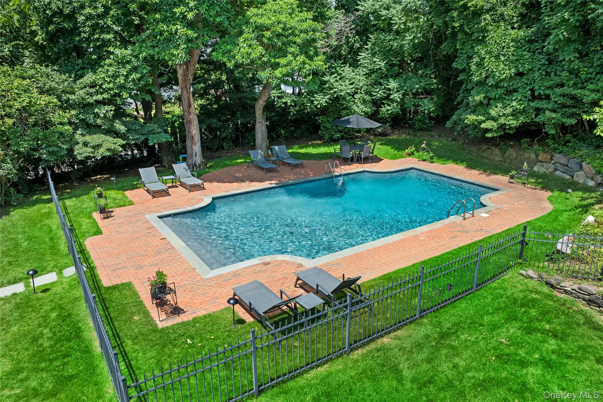 28 Sterling Lane, Sands Point, NY 11050