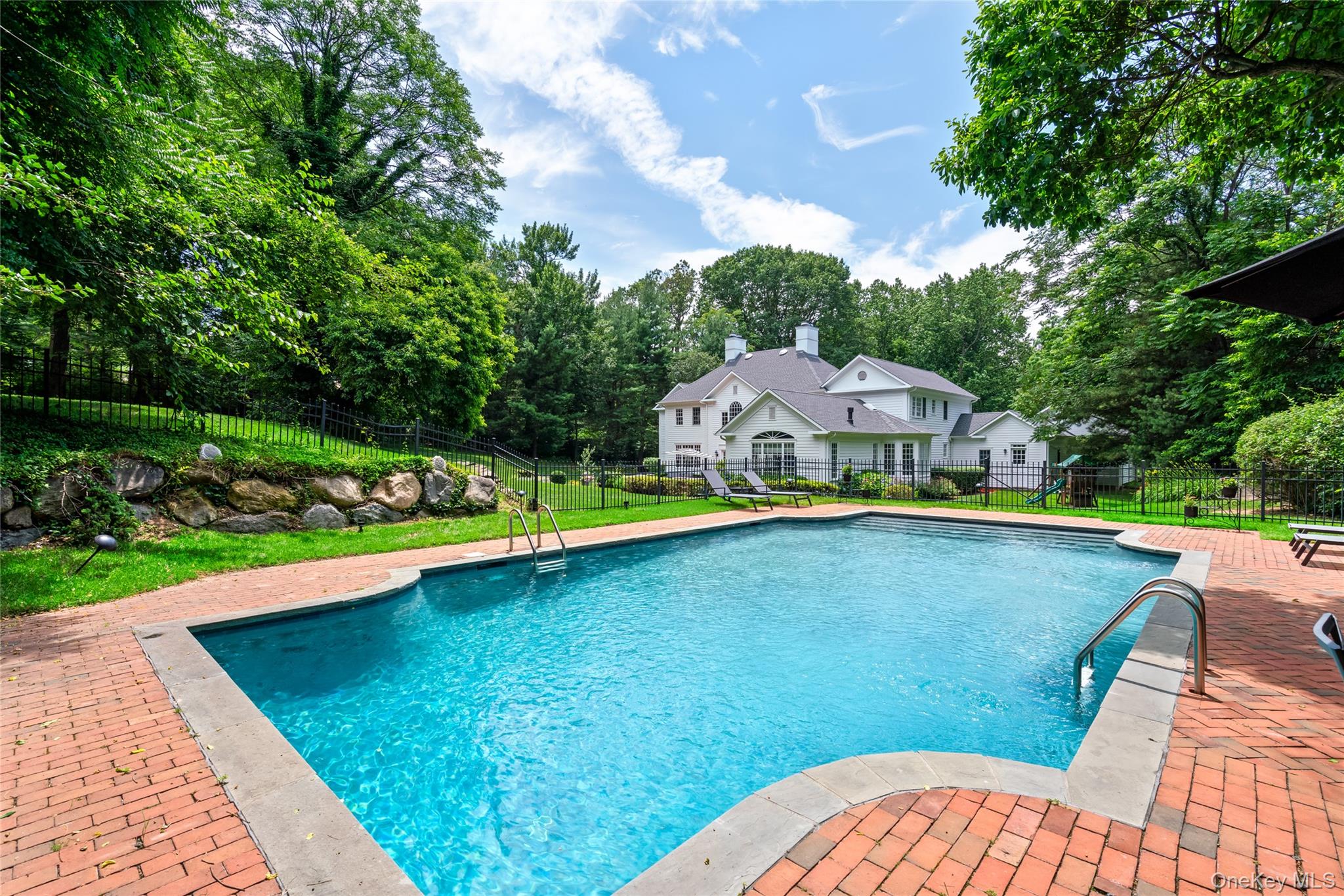 28 Sterling Lane, Sands Point, NY 11050