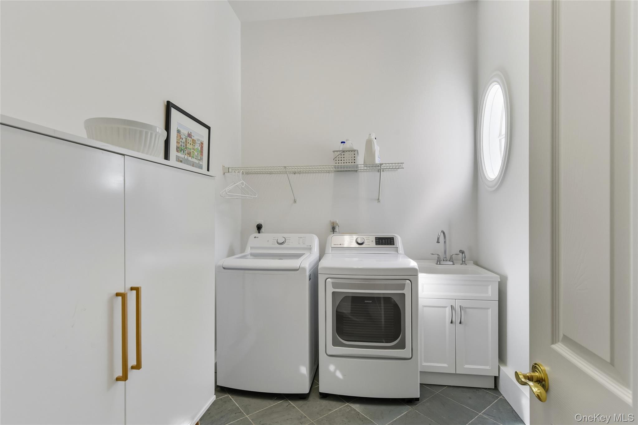 28 Sterling Lane, Sands Point, NY 11050