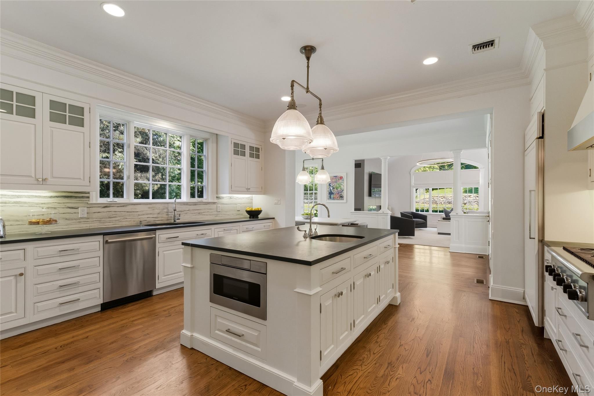 28 Sterling Lane, Sands Point, NY 11050