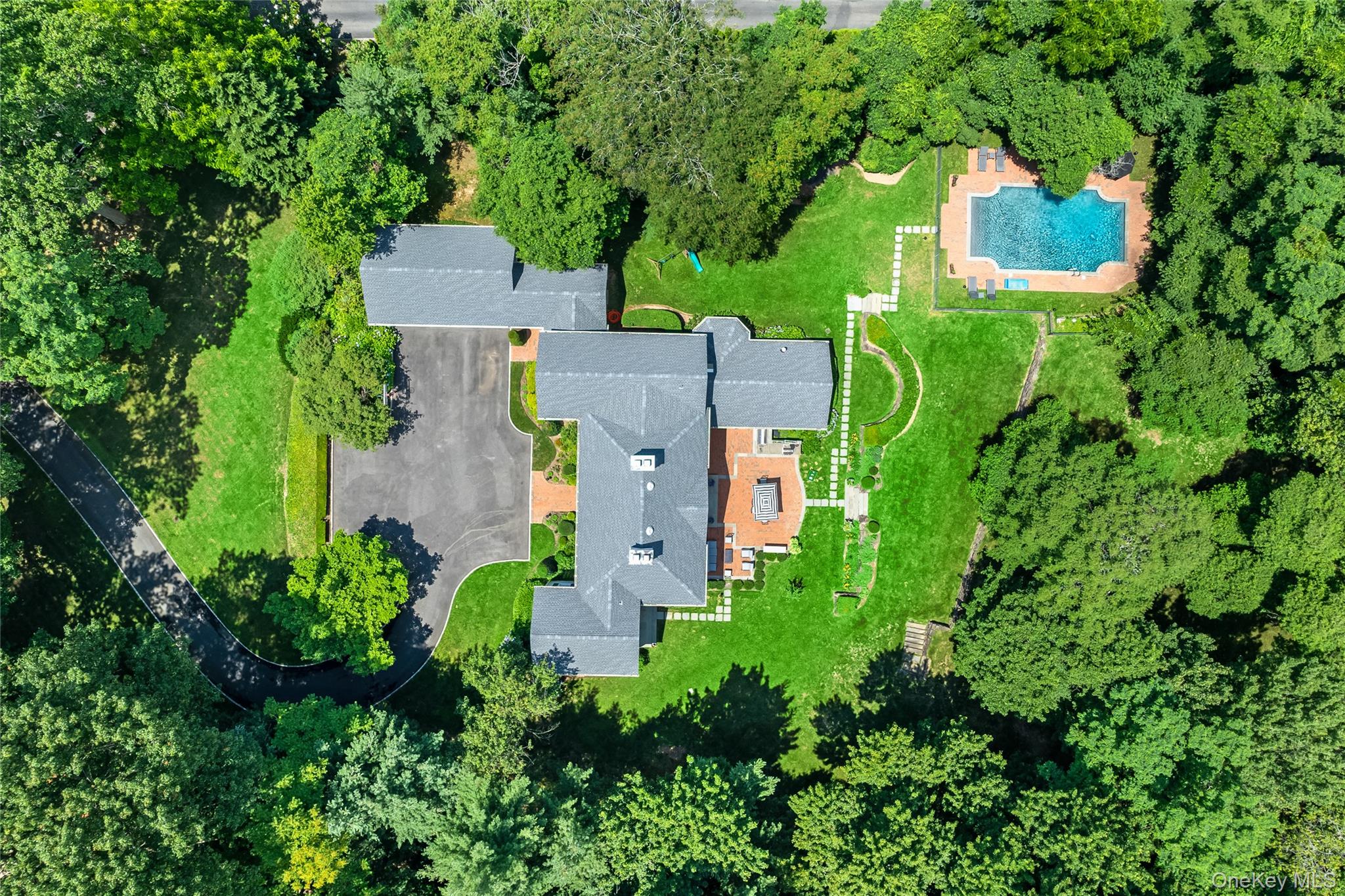 28 Sterling Lane, Sands Point, NY 11050