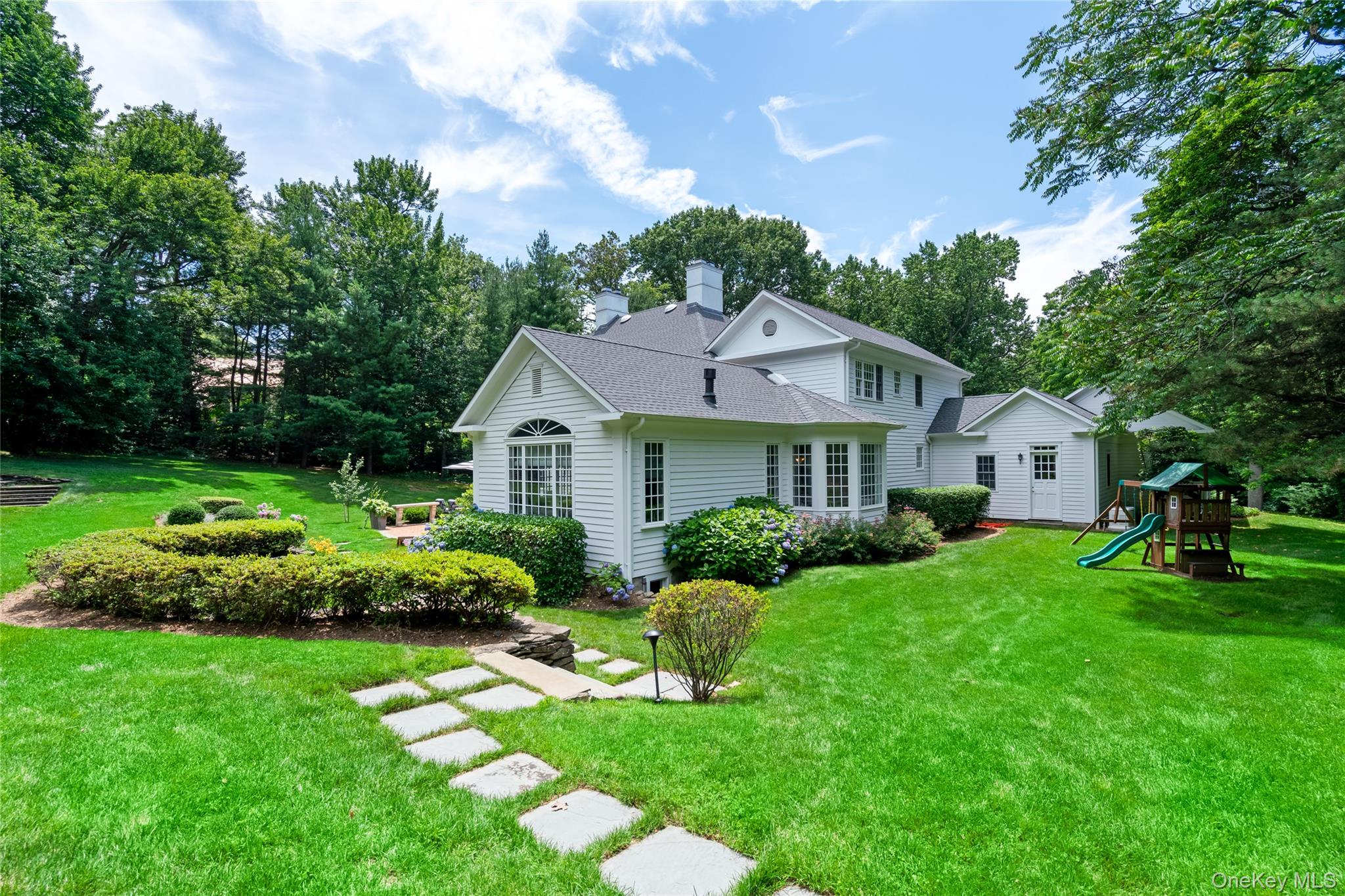 28 Sterling Lane, Sands Point, NY 11050