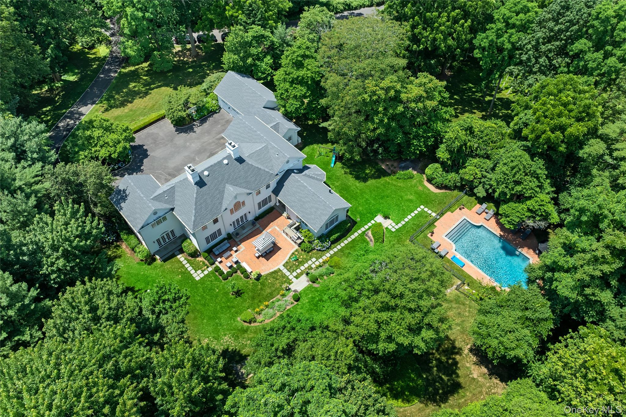 28 Sterling Lane, Sands Point, NY 11050