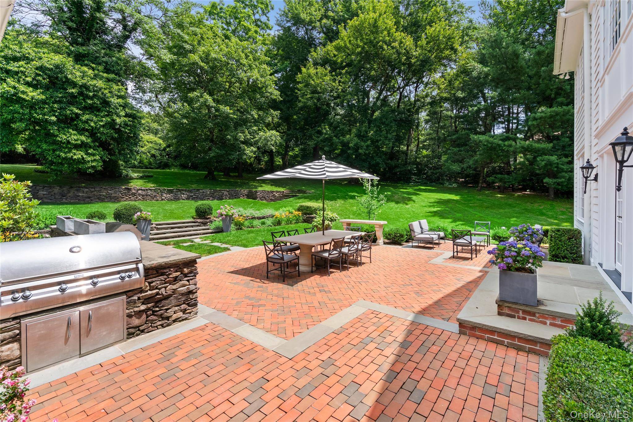 28 Sterling Lane, Sands Point, NY 11050