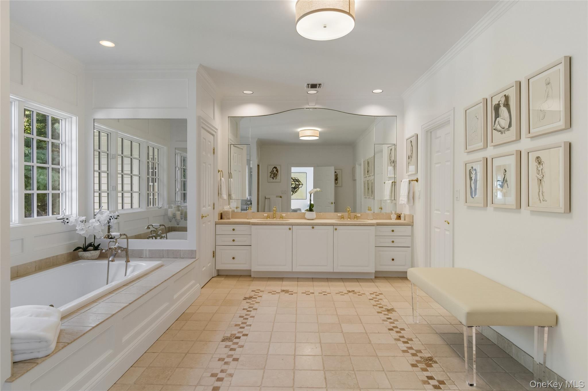 28 Sterling Lane, Sands Point, NY 11050