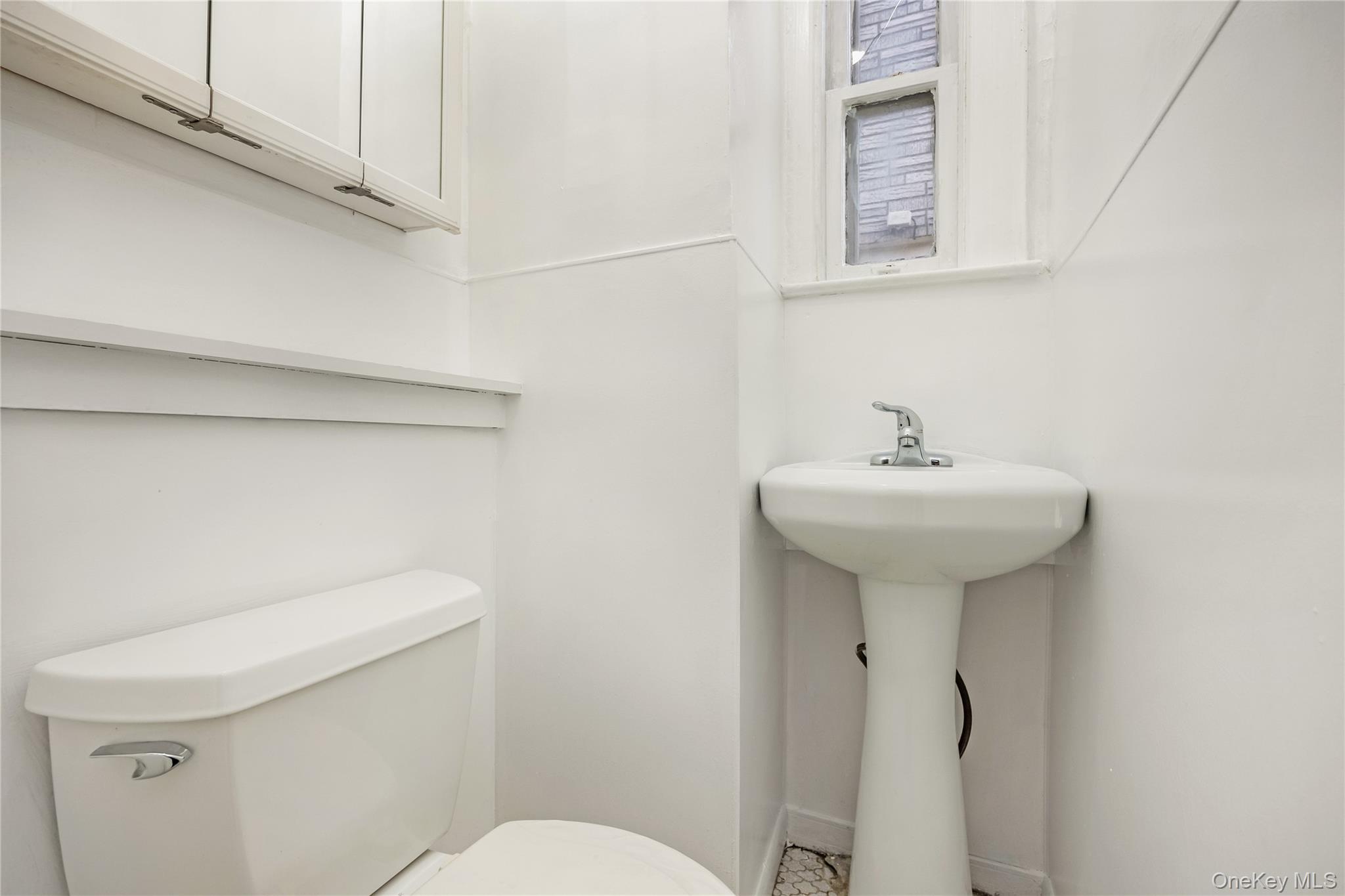 80-25 Woodhaven Boulevard, Glendale, NY 11385