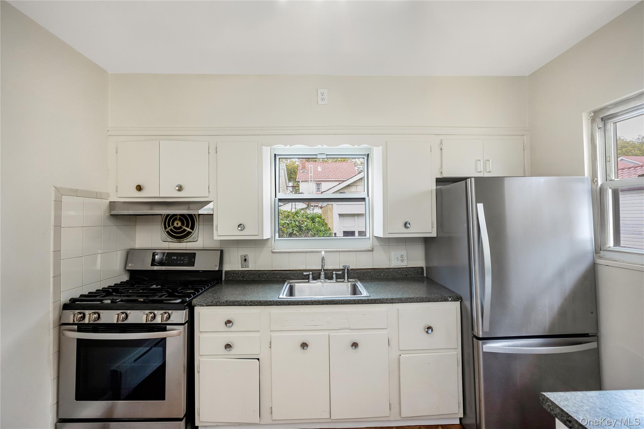 80-25 Woodhaven Boulevard, Glendale, NY 11385