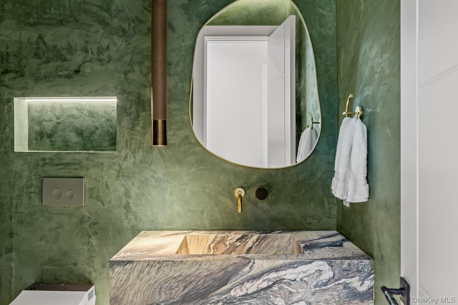 28 Earle Drive, Muttontown, NY 11791