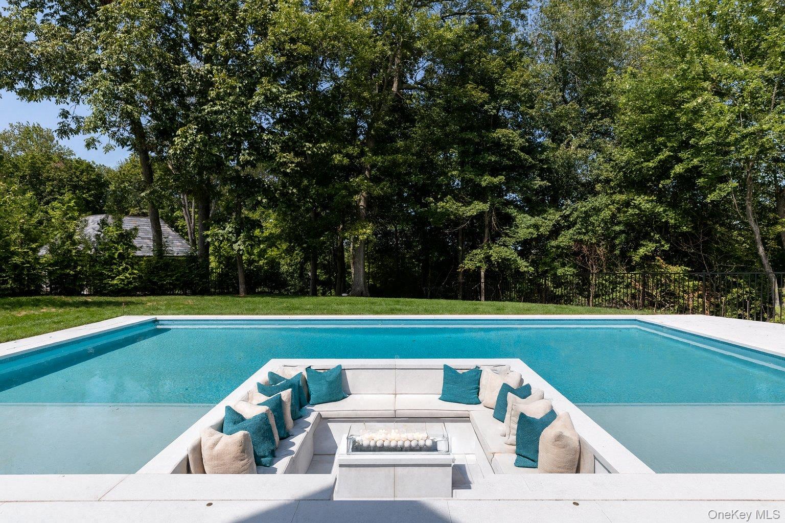 28 Earle Drive, Muttontown, NY 11791