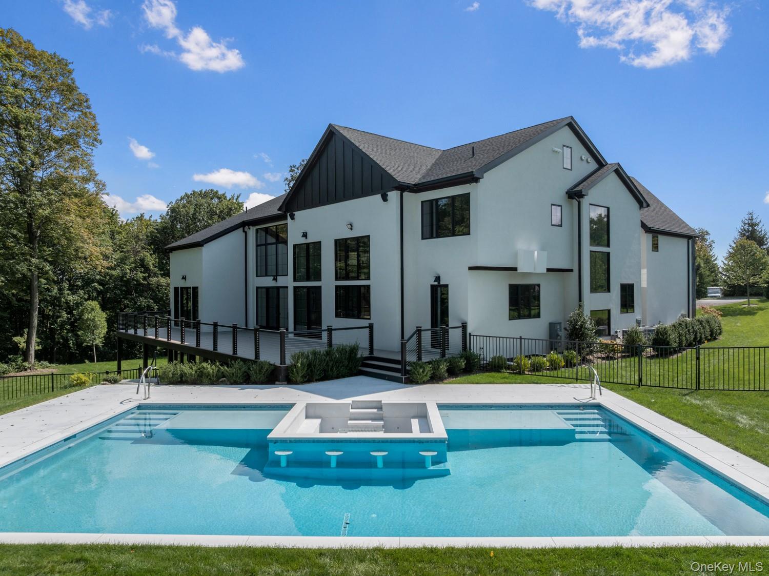 28 Earle Drive, Muttontown, NY 11791