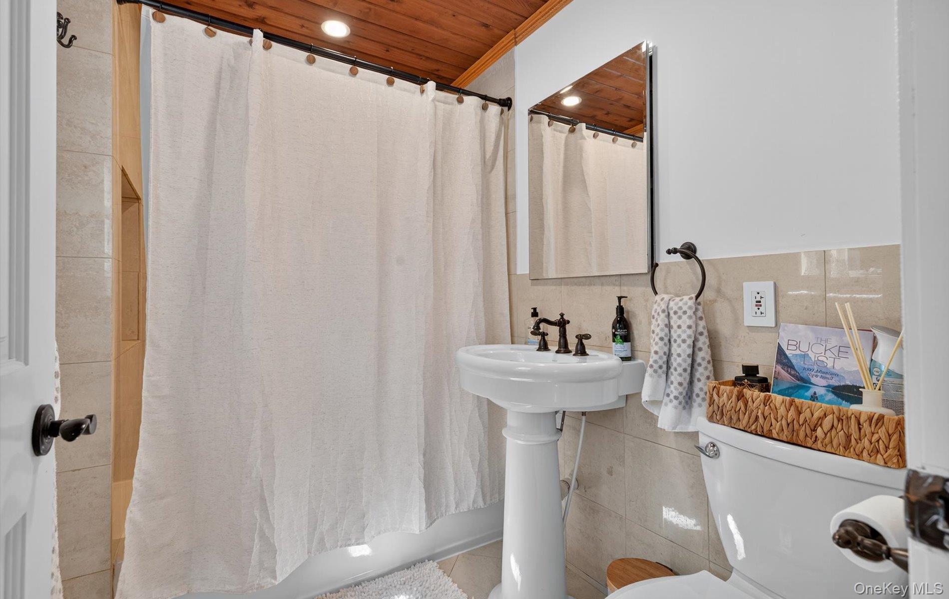 602 McKinley Terrace, Centerport, NY 11721