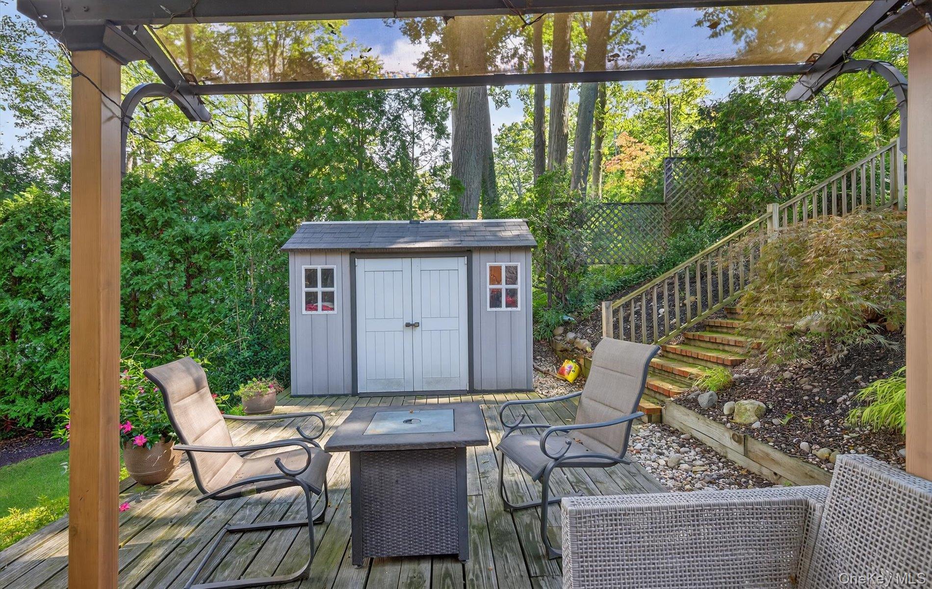 602 McKinley Terrace, Centerport, NY 11721