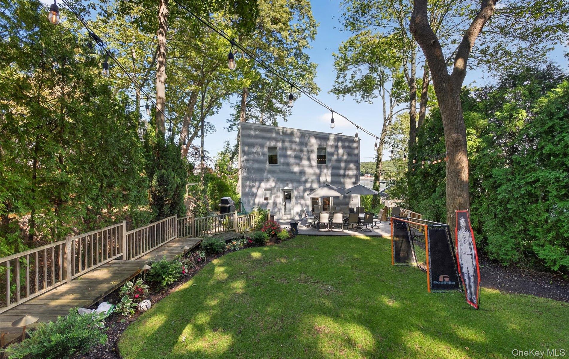 602 McKinley Terrace, Centerport, NY 11721