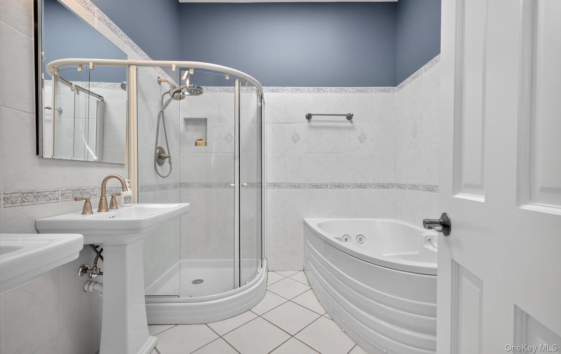 602 McKinley Terrace, Centerport, NY 11721