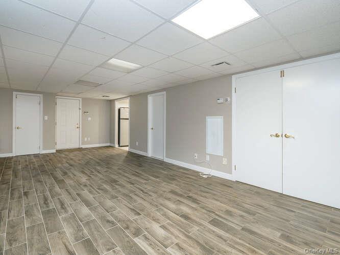 30 Knoll Lane, Glen Head, NY 11545