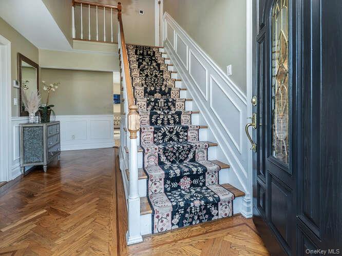 30 Knoll Lane, Glen Head, NY 11545