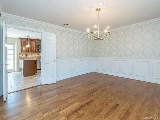 30 Knoll Lane, Glen Head, NY 11545