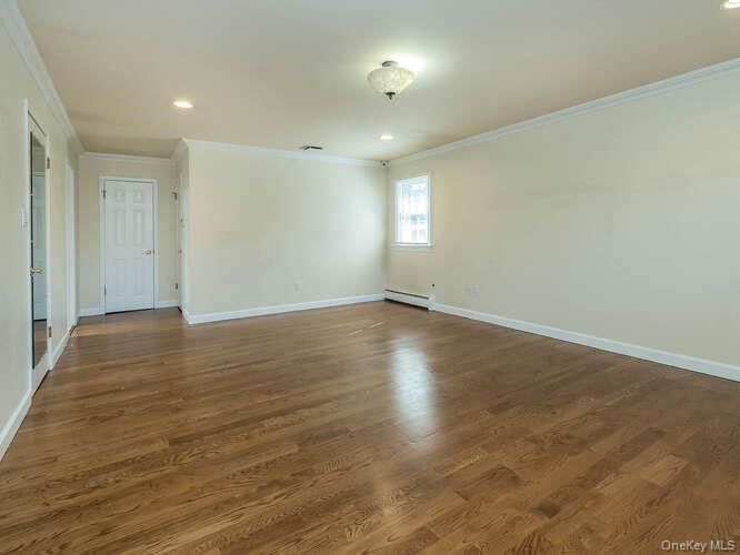 30 Knoll Lane, Glen Head, NY 11545