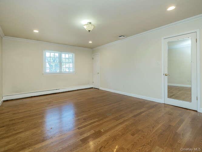 30 Knoll Lane, Glen Head, NY 11545