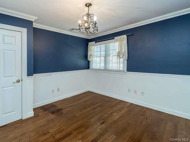 30 Knoll Lane, Glen Head, NY 11545