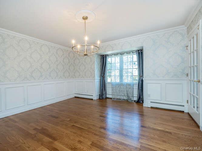 30 Knoll Lane, Glen Head, NY 11545