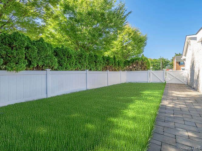 30 Knoll Lane, Glen Head, NY 11545