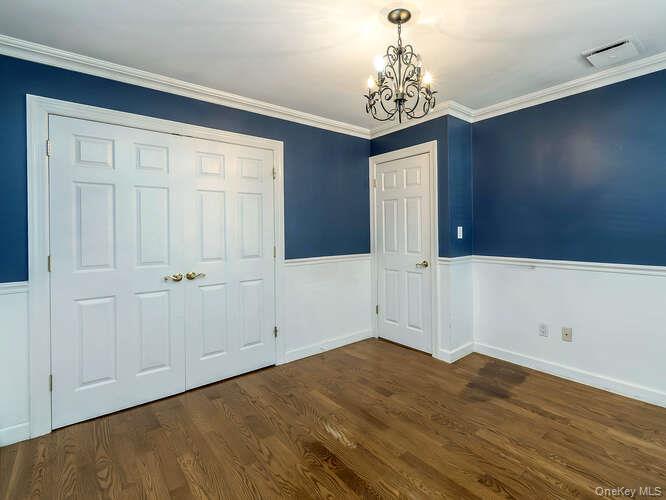 30 Knoll Lane, Glen Head, NY 11545