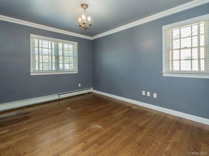 30 Knoll Lane, Glen Head, NY 11545