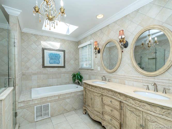 30 Knoll Lane, Glen Head, NY 11545