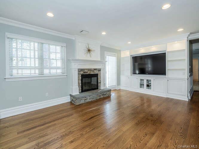 30 Knoll Lane, Glen Head, NY 11545