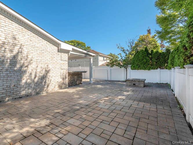 30 Knoll Lane, Glen Head, NY 11545