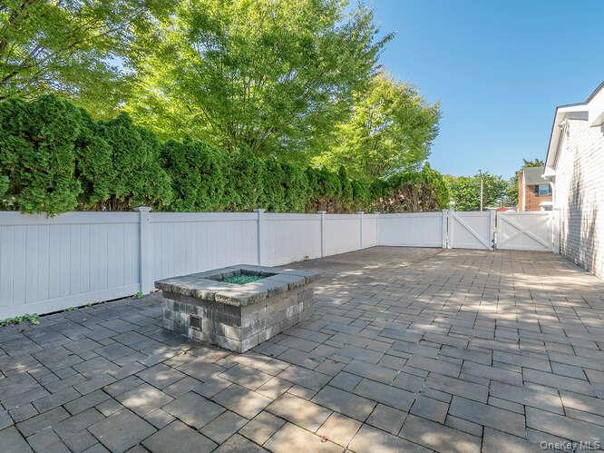 30 Knoll Lane, Glen Head, NY 11545