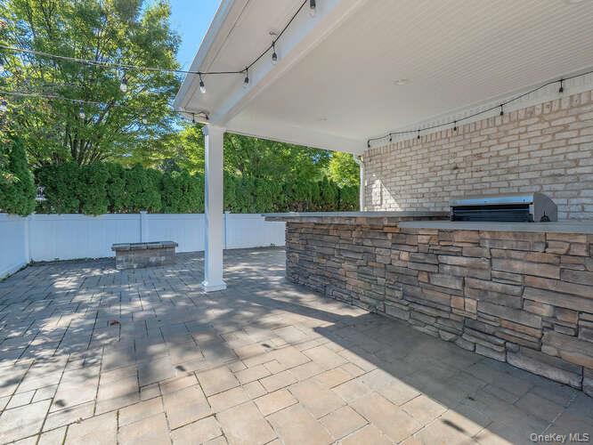 30 Knoll Lane, Glen Head, NY 11545