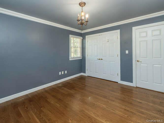 30 Knoll Lane, Glen Head, NY 11545