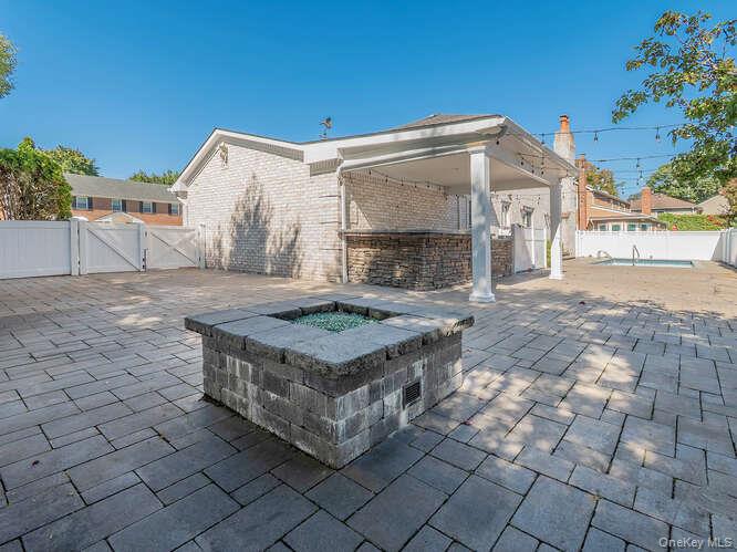 30 Knoll Lane, Glen Head, NY 11545