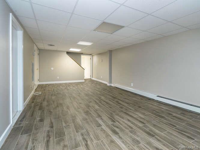 30 Knoll Lane, Glen Head, NY 11545