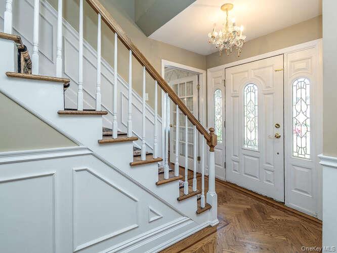 30 Knoll Lane, Glen Head, NY 11545