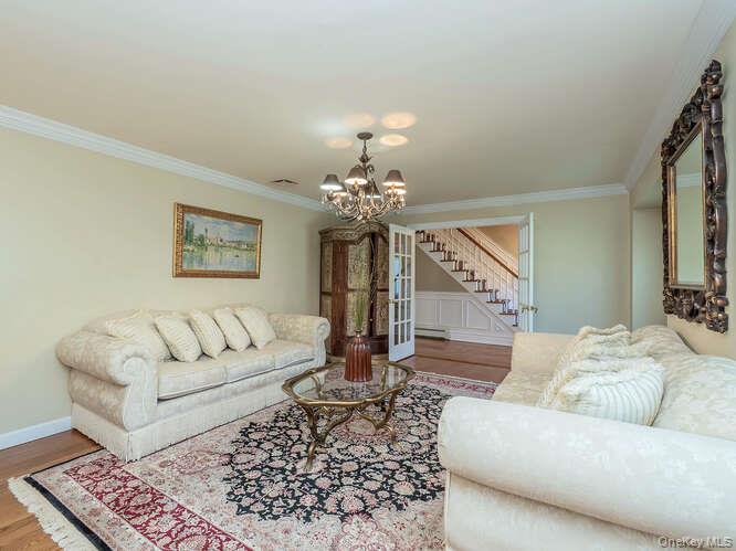 30 Knoll Lane, Glen Head, NY 11545