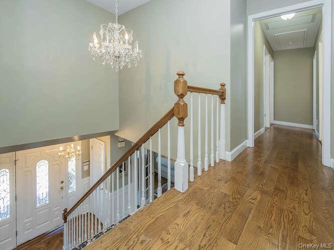 30 Knoll Lane, Glen Head, NY 11545