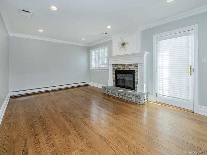 30 Knoll Lane, Glen Head, NY 11545