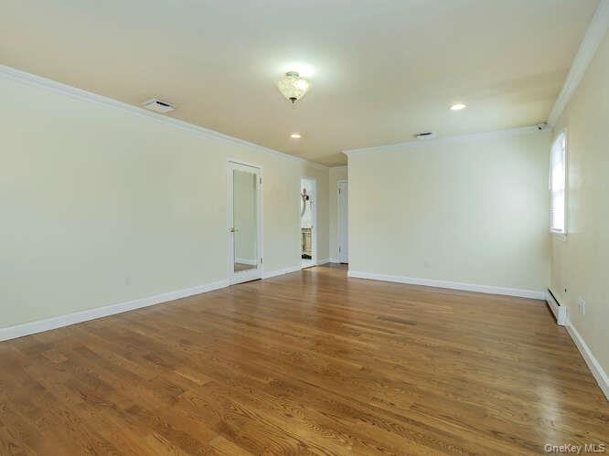 30 Knoll Lane, Glen Head, NY 11545