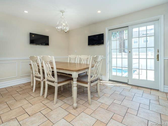 30 Knoll Lane, Glen Head, NY 11545