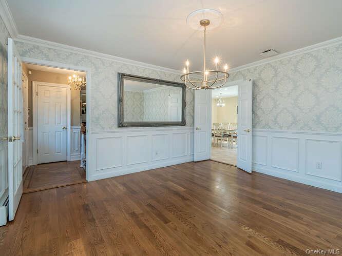 30 Knoll Lane, Glen Head, NY 11545