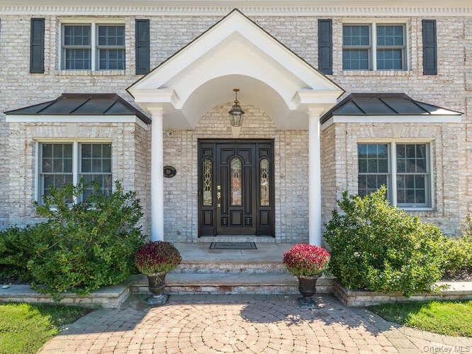 30 Knoll Lane, Glen Head, NY 11545