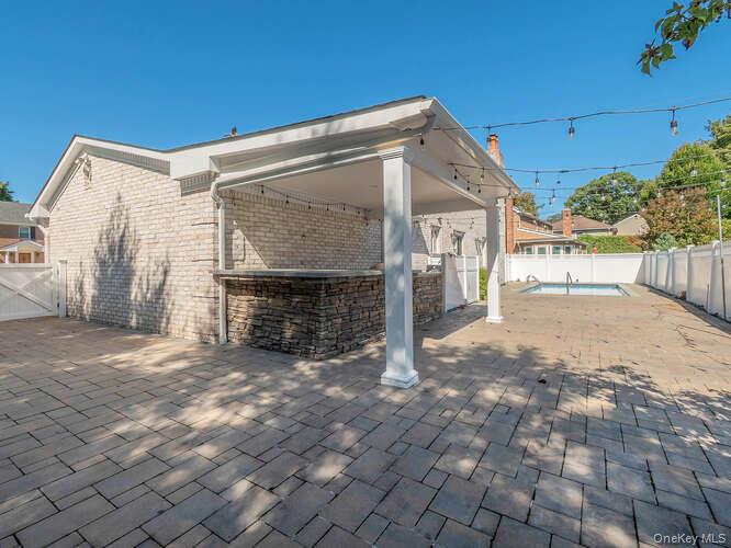 30 Knoll Lane, Glen Head, NY 11545