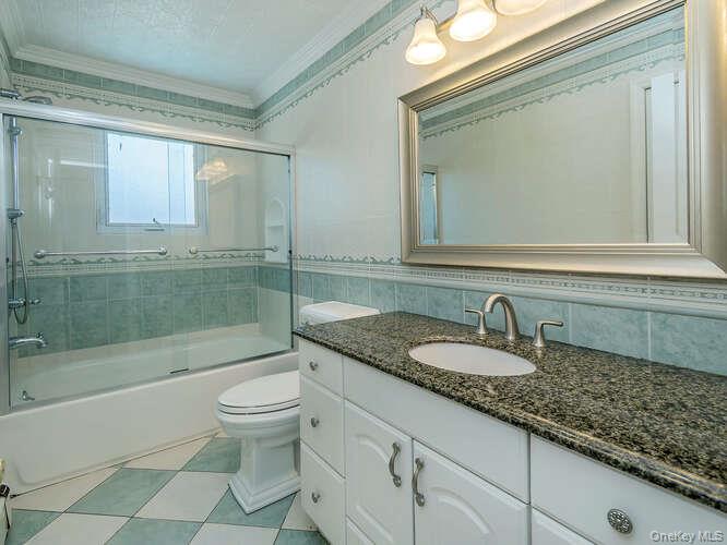 30 Knoll Lane, Glen Head, NY 11545