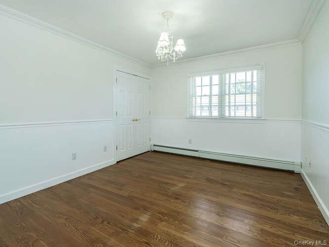 30 Knoll Lane, Glen Head, NY 11545